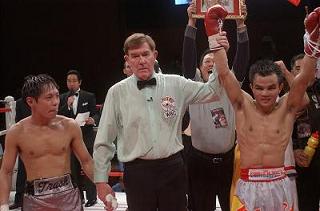 PONSAKLEK NAKANUMA AFTER THE FIGHT.JPG - 14,574BYTES